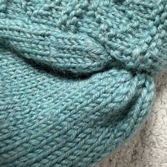 *Vintage*
Hand Crafted Teal Sweater - Picture 7 of 7